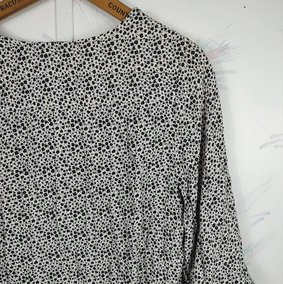 Cynthia Rowley Floral Print V-neck Top - Picture 8 of 10